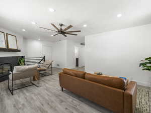 Photo 6 of 259 W FERN AVE