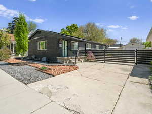Photo 2 of 259 W FERN AVE