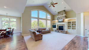 Photo 7 of 680 S OAK DR