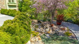 Photo 44 of 680 S OAK DR