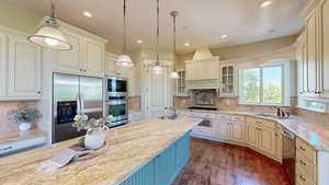 Photo 3 of 680 S OAK DR