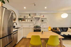 Photo 5 of 1940  PROSPECTOR AVE #420