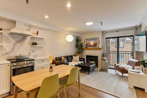 Photo 2 of 1940  PROSPECTOR AVE #420