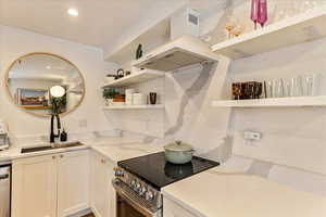 Photo 7 of 1940  PROSPECTOR AVE #420
