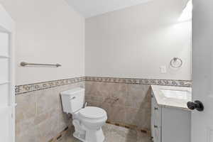 1/2 bath off gym