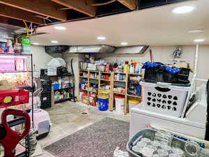 Storage featuring washing machine and dryer