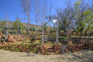 View of yard featuring a mountain view