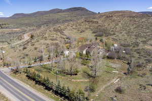 Aerial view with a mountain view