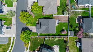 Birds eye view of property featuring a residential view