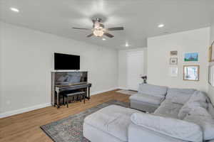 Living area with ceiling fan, recessed lighting, baseboards, wood finished floors, and visible vents