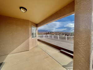 Balcony featuring a mountain view