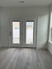 Dining area doors to the back porch