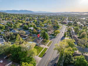 Birds eye view of property featuring a mountain view and a residential view