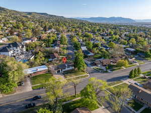 Aerial view featuring a residential view and a mountain view