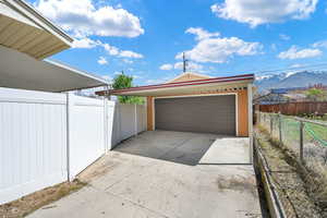 2 car garage AND 2 car carport