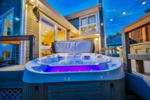 Custom infinity jacuzzi
