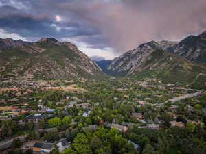 Proximity to Little Cottonwood Canyon