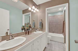 Upstairs guest bath