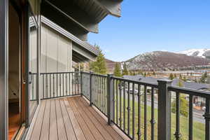Balcony featuring a mountain view
