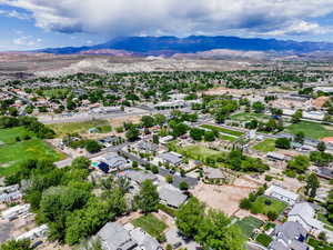 Aerial view with a mountain view