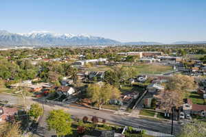 Bird's eye view with a residential view and a mountain view