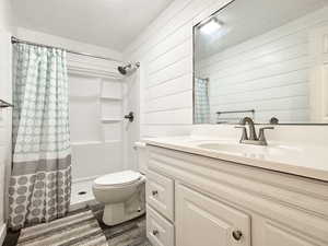 Bathroom 1 / Hallway