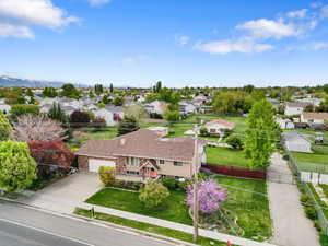 Birds eye view of property featuring a residential view