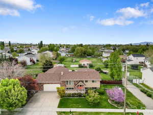 Birds eye view of property featuring a residential view