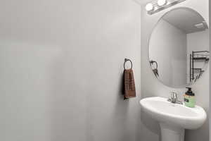 1/2 Bathroom
