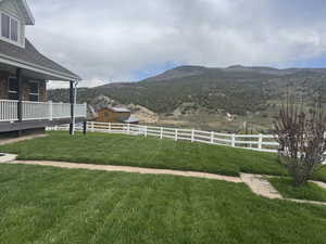 View of yard featuring a mountain view