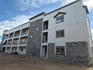 View of apartment building / complex