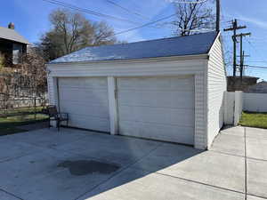 Detached garage with fence