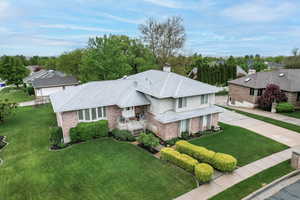 Photo 2 of 1451 N PARKWAY DR