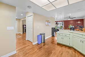 Photo 13 of 1451 N PARKWAY DR