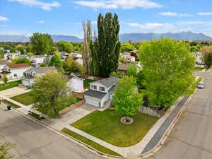 Aerial view with a residential view and a mountain view
