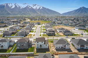 Bird's eye view featuring a residential view and a mountain view