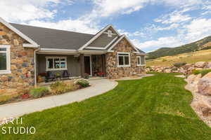 Craftsman house with a mountain view, a front yard, and covered porch