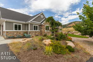 Craftsman house with a mountain view