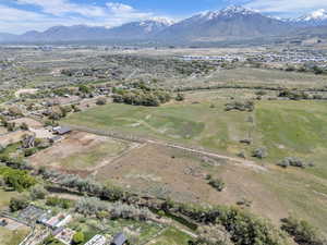 Drone / aerial view featuring a mountain view