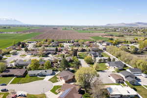 Bird's eye view featuring a residential view and a mountain view