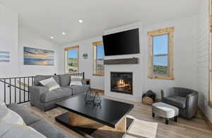 Living area with lots of room to gather