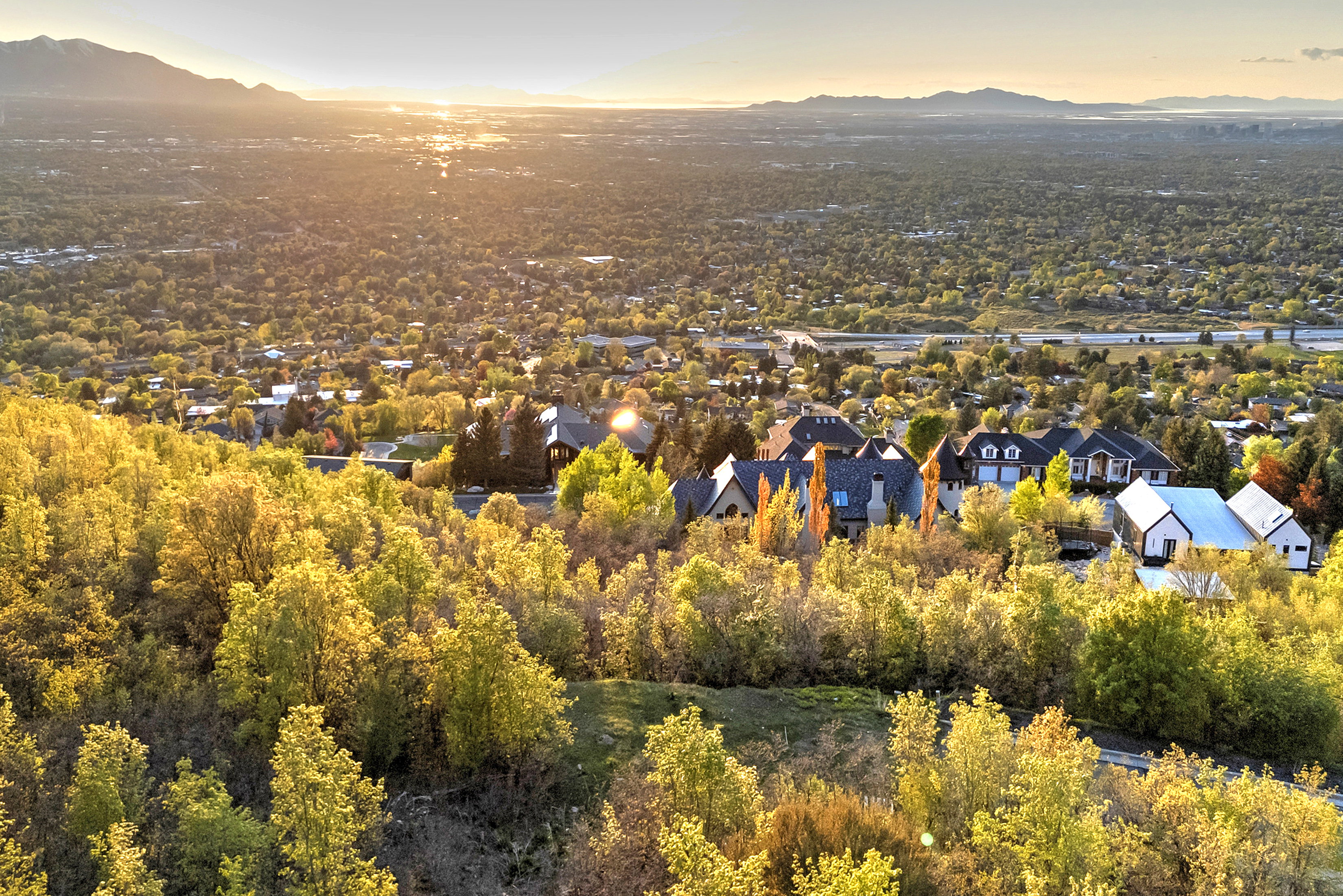 Bird's eye view with a mountain view