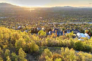 Bird's eye view with a mountain view