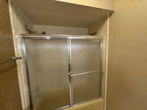 Full bathroom with enclosed tub / shower combo
