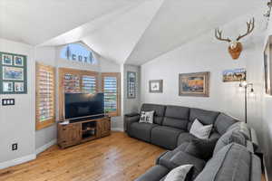 Beautiful, unique vaulted ceiling