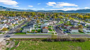 Bird's eye view with a residential view and a mountain view