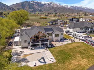 Bird's eye view featuring a mountain view