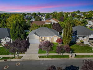 Bird's eye view with a residential view