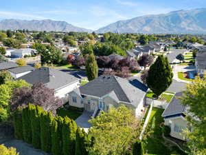 Aerial view with a residential view and a mountain view