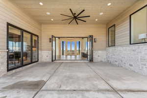 View of patio / terrace with ceiling fan